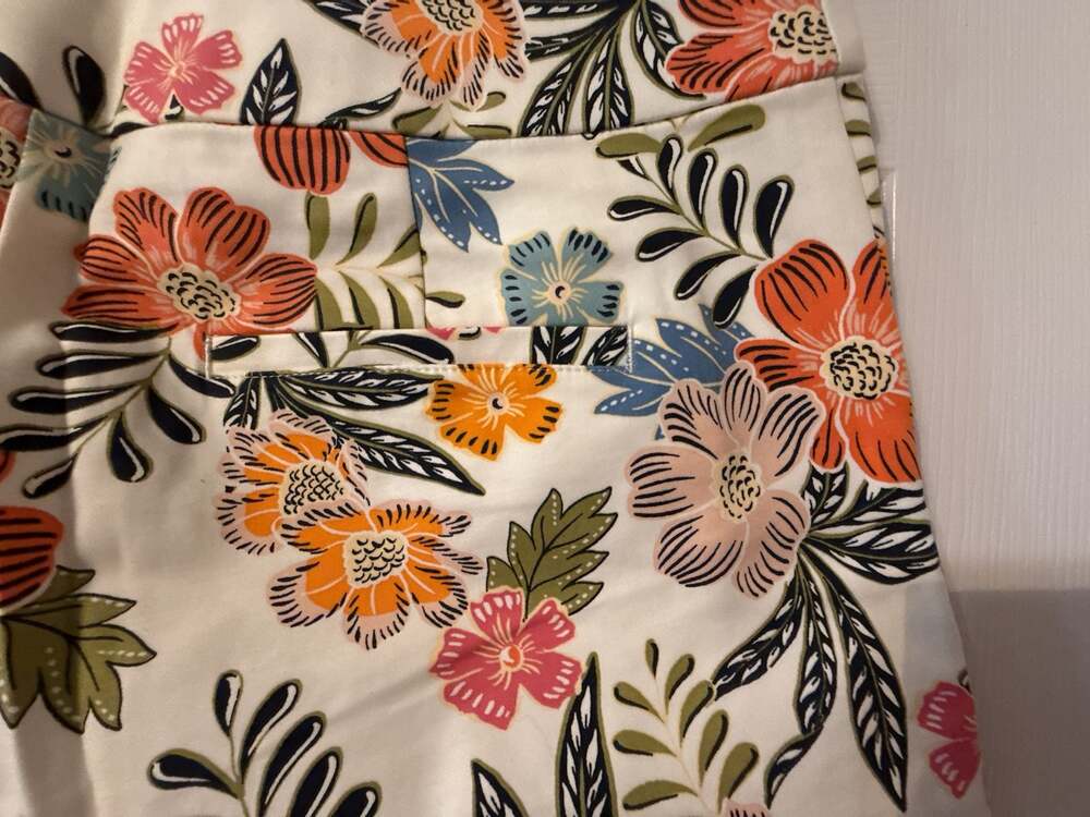 LOFT Riviera Floral Print Mid Rise Shorts Sz 10 4” Inseam Cotton Blend Chino NWT - Picture 10 of 15